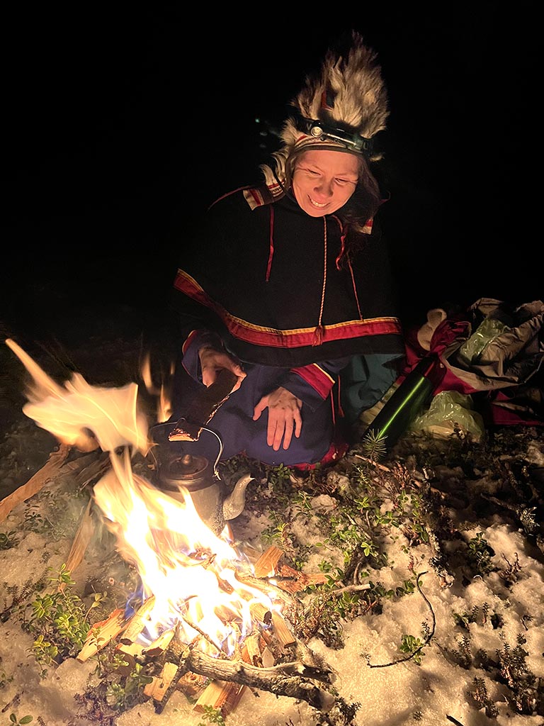 Unser Sami-Guide am Lagerfeuer